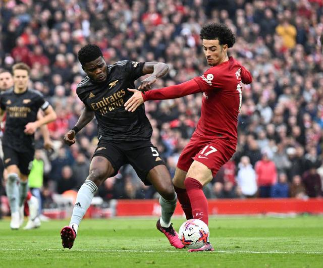 焦点大战：英超上演巅峰碰撞