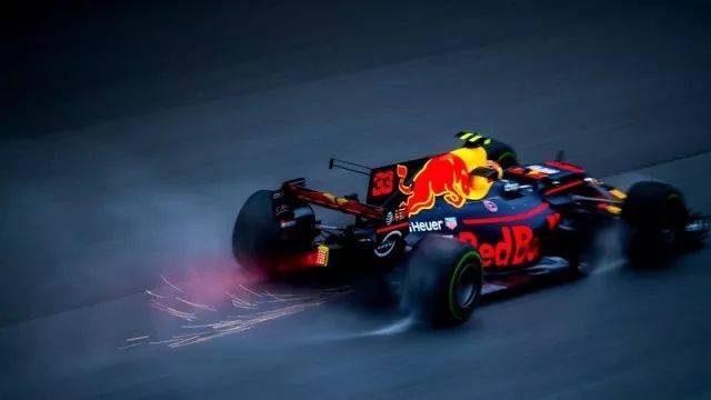 阿斯顿马丁绝杀迈凯伦,塞恩斯点燃赛场 阿斯顿马丁绝杀迈凯伦,塞恩斯点燃赛场