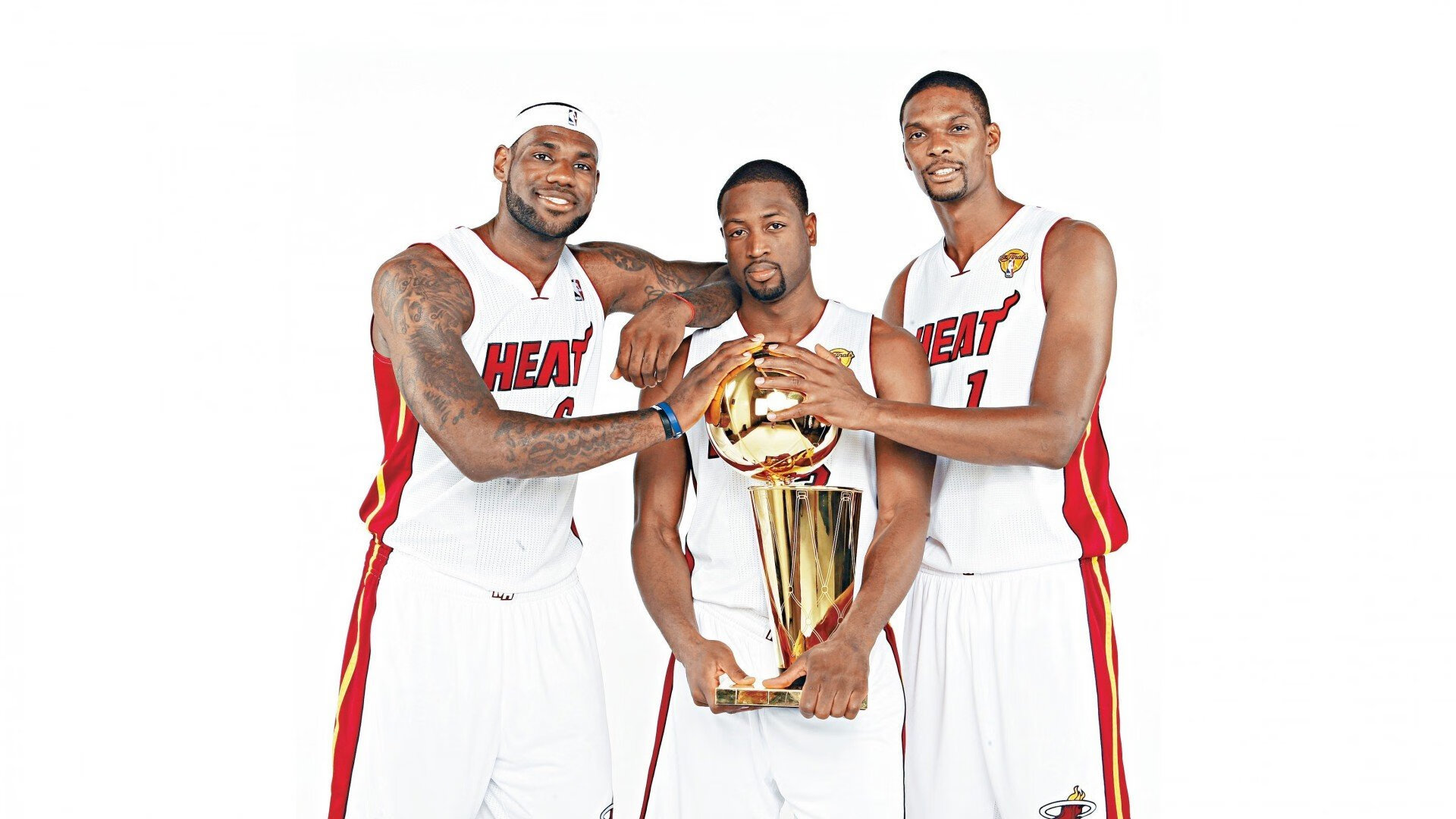 骑士全面压制马刺，库里关键先生闪耀赛场