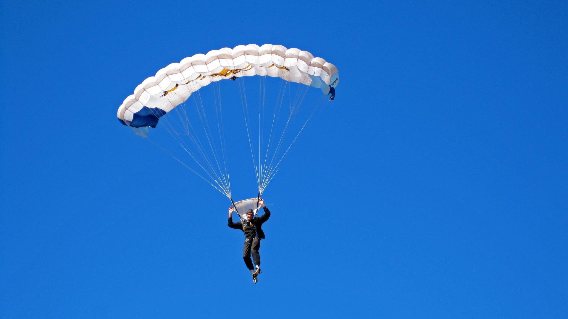 当东方巨龙撕碎魔法外衣—上海男篮逆转奇才，爱德华兹的制胜一击