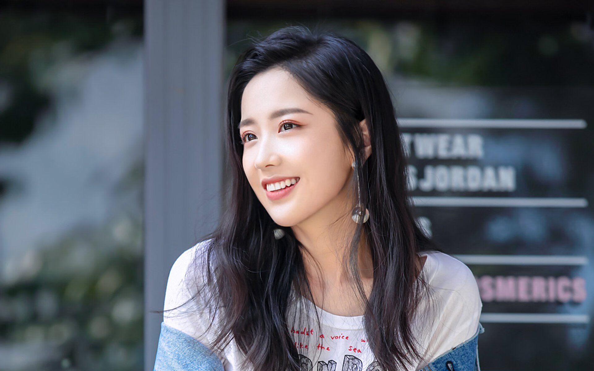 棋手格林,他用指尖操控着广东与新疆的棋盘