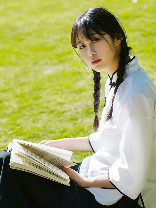 当维斯塔潘冲线时,几内亚球员在庆祝什么?现代体育叙事的终极隐喻